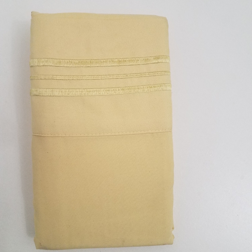 Ultra Comfort Yellow Pillowcase